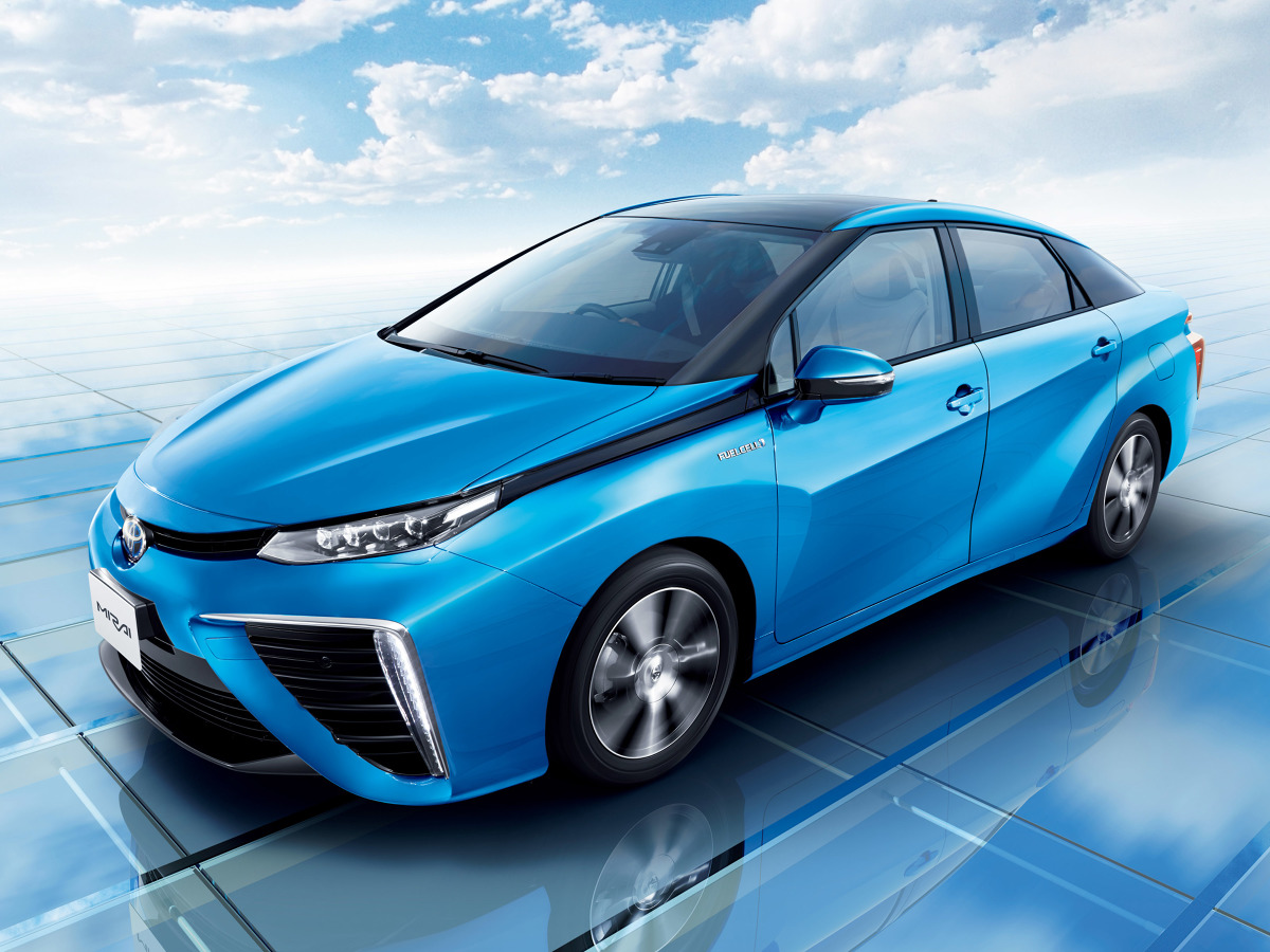 toyota-mirai-ju-w-europie-cena-od-66-000-euro