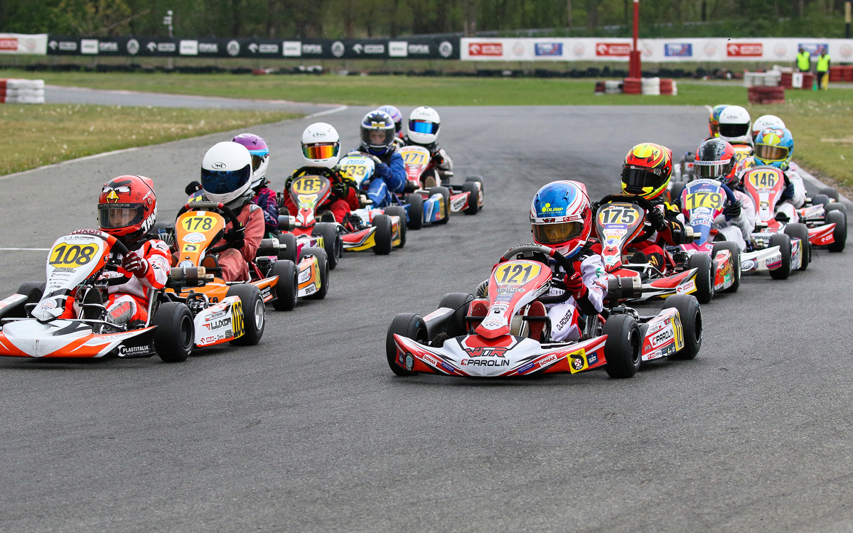 Pierwsza runda Kartingowych Mistrzostw Polski 2019 odbyła się w Bydgoszczy, a w gronie startujących zawodników byli także uczestnicy serii Rok Cup Poland.
Fot. Rok Cup Poland Pierwsza runda Kartingowych Mistrzostw Polski 2019 odbyła się w Bydgoszczy, a w gronie startujących zawodników byli także uczestnicy serii Rok Cup Poland.
Fot. Rok Cup Poland