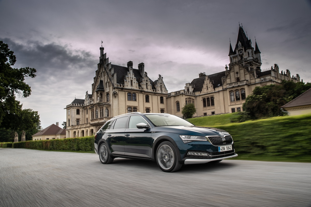 Skoda Superb
Wprowadzając nowy model na rynek producenci proponują ten pojazd w wielu wersjach i odmianach wyposażeniowych. Okazją dla nabywców są też pakiety wyposażeniowe, dzięki którym można zaoszczędzić sporą kwotę.
Fot. Skoda Skoda Superb
Wprowadzając nowy model na rynek producenci proponują ten pojazd w wielu wersjach i odmianach wyposażeniowych. Okazją dla nabywców są też pakiety wyposażeniowe, dzięki którym można zaoszczędzić sporą kwotę.
Fot. Skoda