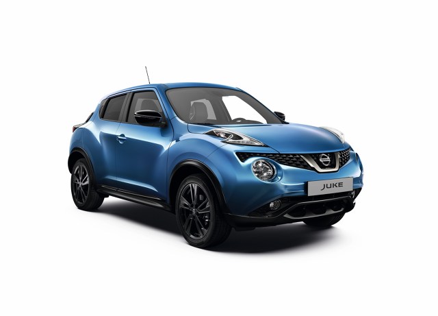 Nissan Juke
Dzięki zmianom przód Nissana Juke zyskał nowocześniejszy wygląd. Wprowadzono między innymi nową osłonę wlotu powietrza (z motywem litery V) w kolorze ciemnego chromu, ciemniejsze oprawy reflektorów oraz ciemne klosze kierunkowskazów w lusterkach bocznych. Dodatkowo światła przeciwmgłowe w technologii LED są obecnie standardem od wersji Acenta.
Fot. Nissan Nissan Juke
Dzięki zmianom przód Nissana Juke zyskał nowocześniejszy wygląd. Wprowadzono między innymi nową osłonę wlotu powietrza (z motywem litery V) w kolorze ciemnego chromu, ciemniejsze oprawy reflektorów oraz ciemne klosze kierunkowskazów w lusterkach bocznych. Dodatkowo światła przeciwmgłowe w technologii LED są obecnie standardem od wersji Acenta.
Fot. Nissan