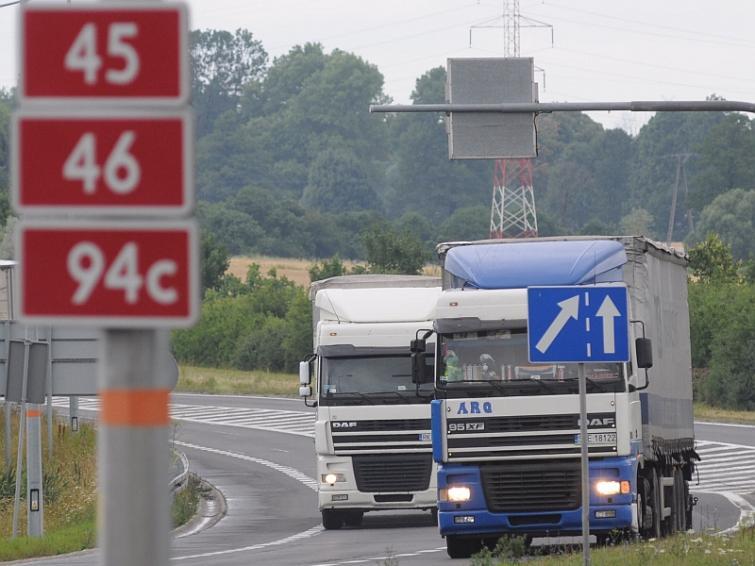 Tiry nie zjechały masowo z autostrady A4. Kierowcy płacą za przejazd Tiry nie zjechały masowo z autostrady A4. Kierowcy płacą za przejazd