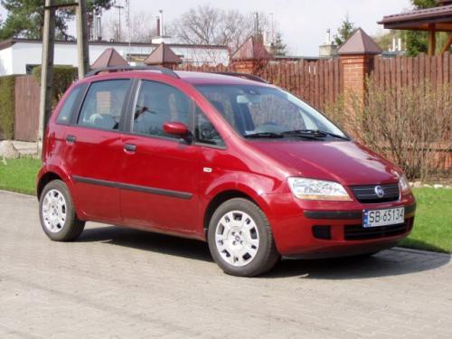 Fot. R. Polit: Fiat Idea to podwyższone Punto. Oba pojazdy wykorzystują tę sama płytę podłogową. Fot. R. Polit: Fiat Idea to podwyższone Punto. Oba pojazdy wykorzystują tę sama płytę podłogową.
