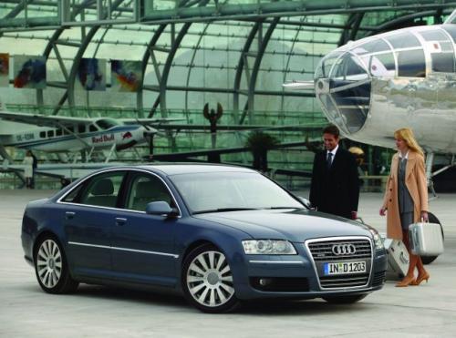Fot. Audi: Najbogatszy Polak, Jan Kulczyk, porusza się Audi A8. Fot. Audi: Najbogatszy Polak, Jan Kulczyk, porusza się Audi A8.