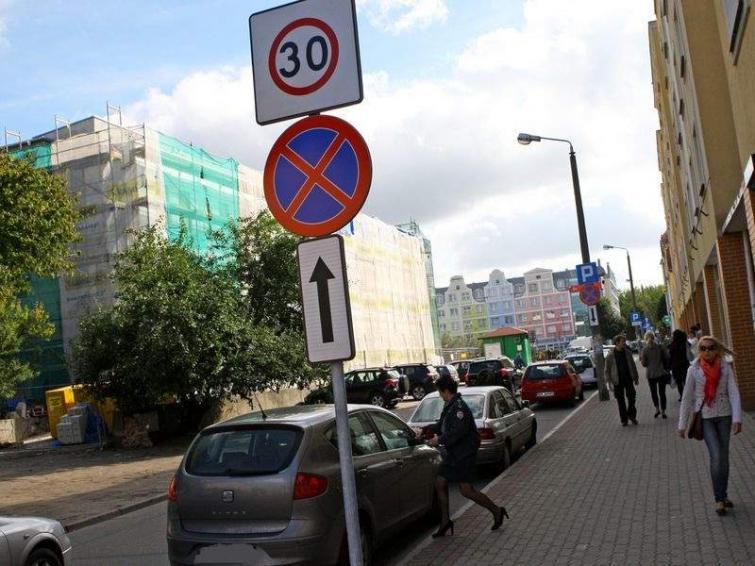 Zmiana oznakowania na Starym Rynku w Słupsku Zmiana oznakowania na Starym Rynku w Słupsku