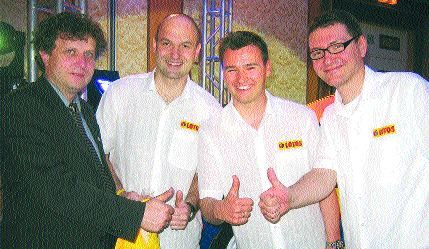 Fot. Maciej Polny: Podczas prezentacji zespołu w Warszawie, od lewej: prezydent Sopotu Jacek Karnowski, Krzysztof Groblewski, Stefan Karnabal i Marcin Zachowicz. Fot. Maciej Polny: Podczas prezentacji zespołu w Warszawie, od lewej: prezydent Sopotu Jacek Karnowski, Krzysztof Groblewski, Stefan Karnabal i Marcin Zachowicz.