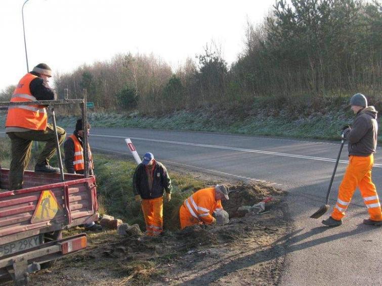 Przebudowa wjazdu z drogi krajowej w ul. Klonową w podmiasteckiej Pasiece Przebudowa wjazdu z drogi krajowej w ul. Klonową w podmiasteckiej Pasiece