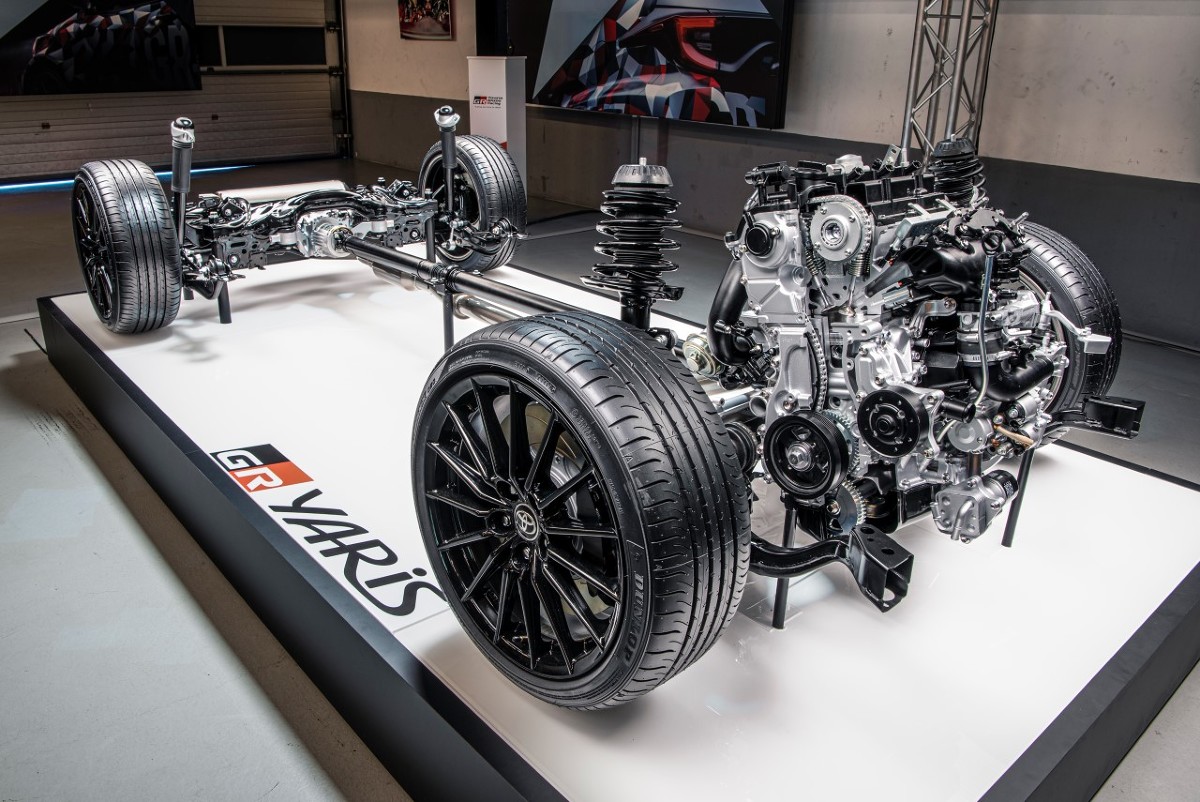 Toyota GR Yaris
Toyota GR Yaris powstaje na specjalnej linii produkcyjnej fabryki Toyota Motomachi, w której dawniej powstawał Lexus LFA. To jeden z najdłużej istniejących zakładów produkcyjnych Toyoty, w którym samochody są budowane w dużej mierze ręcznie.
Fot. Toyota Toyota GR Yaris
Toyota GR Yaris powstaje na specjalnej linii produkcyjnej fabryki Toyota Motomachi, w której dawniej powstawał Lexus LFA. To jeden z najdłużej istniejących zakładów produkcyjnych Toyoty, w którym samochody są budowane w dużej mierze ręcznie.
Fot. Toyota