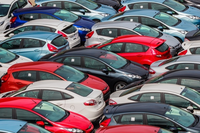 Sprzedaż samochodów. Europejski rynek skurczył się o 1/3