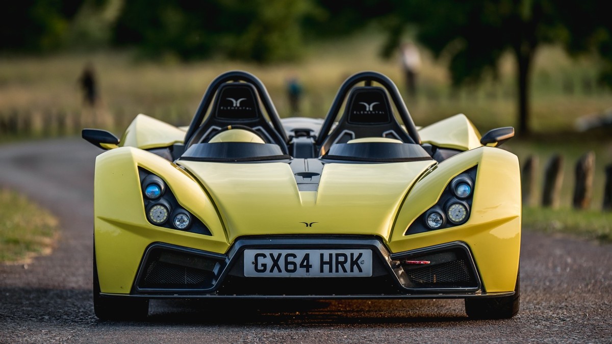 Elemental RP1
Elemental RP1 może być napędzany za pomocą litrowego, 3-cylindrowego silnika, który generuje 180 KM mocy. Przewidziano również motor o pojemności 2.0 l, który dostarcza 320 KM mocy.
Fot. Elemental Cars Elemental RP1
Elemental RP1 może być napędzany za pomocą litrowego, 3-cylindrowego silnika, który generuje 180 KM mocy. Przewidziano również motor o pojemności 2.0 l, który dostarcza 320 KM mocy.
Fot. Elemental Cars