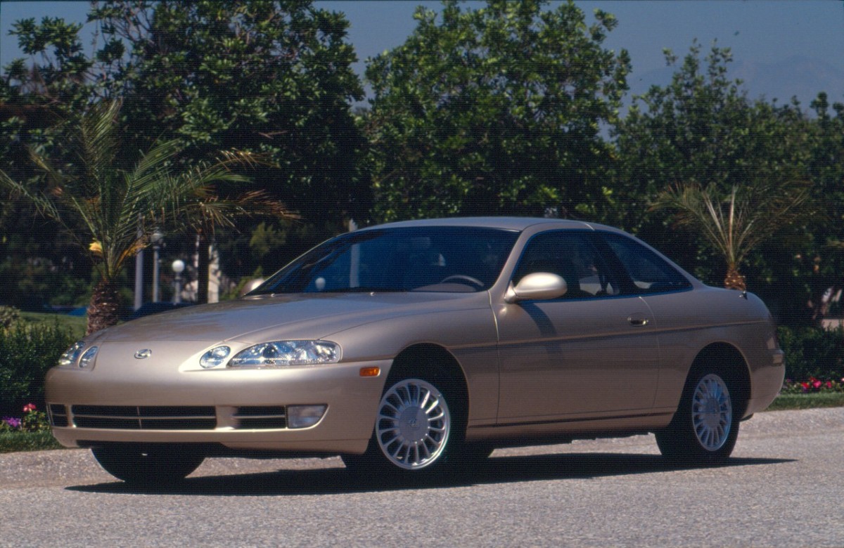 Lexus SC 300
Był jednym z pierwszych modeli powstałej u progu lat 90., luksusowej marki Toyoty. Nazwa SC jest skrótem od słów „Sport Coupe”. Pierwsza generacja, zaprojektowana przez amerykańskie studio Calty Design, powstała w 1991 roku.
Fot. Lexus Lexus SC 300
Był jednym z pierwszych modeli powstałej u progu lat 90., luksusowej marki Toyoty. Nazwa SC jest skrótem od słów „Sport Coupe”. Pierwsza generacja, zaprojektowana przez amerykańskie studio Calty Design, powstała w 1991 roku.
Fot. Lexus