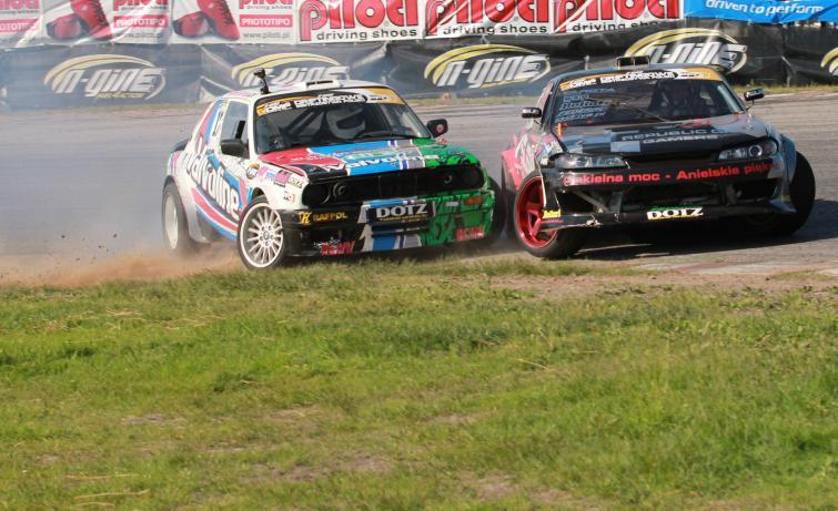 II runda N-Gine Driftingowych Mistrzostw Polski 2011 II runda N-Gine Driftingowych Mistrzostw Polski 2011