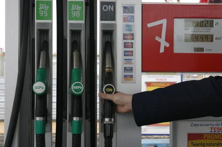 Ceny paliw w regionie Ostrołęki. Gdzie zatankujesz najatniej?