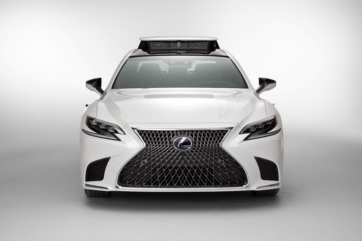TRI-P4 korzysta z atutów zbudowanego na modułowej platformie GA-L nowego Lexusa LS 500h – sztywnego podwozia i układu kierowniczego nowej generacji.
Fot. Toyota TRI-P4 korzysta z atutów zbudowanego na modułowej platformie GA-L nowego Lexusa LS 500h – sztywnego podwozia i układu kierowniczego nowej generacji.
Fot. Toyota