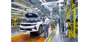 Opel Astra <br><br>W zakładach w Rüsselsheim rozpoczął się montaż nowego Opla Astry. Do dzisiaj wyprodukowano już około 500 egzemplarzy nowego modelu.<br><br>Fot. Opel 