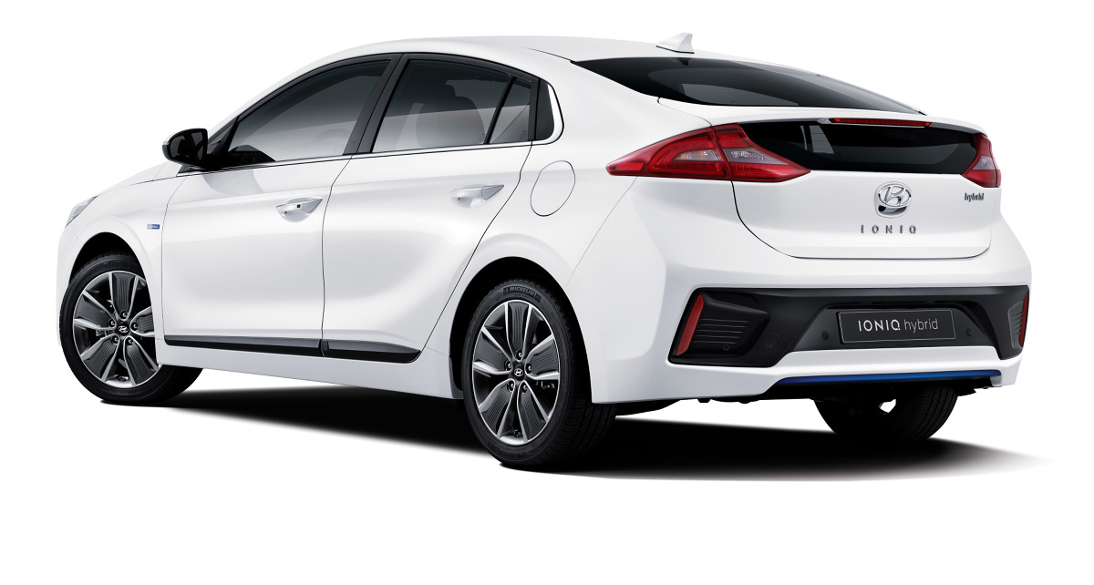 Hyundai zaprezentował szkice nowego modelu IONIQ, jeszcze przed rozpoczęciem jego oficjalnej sprzedaży na rynku koreańskim, w styczniu tego roku. IONIQ będzie pierwszym na świecie samochodem, w którym jedno nadwozie oferowane jest z trzema różnymi rodzajami jednostek napędowych do wyboru / Fot. Hyundai Hyundai zaprezentował szkice nowego modelu IONIQ, jeszcze przed rozpoczęciem jego oficjalnej sprzedaży na rynku koreańskim, w styczniu tego roku. IONIQ będzie pierwszym na świecie samochodem, w którym jedno nadwozie oferowane jest z trzema różnymi rodzajami jednostek napędowych do wyboru / Fot. Hyundai