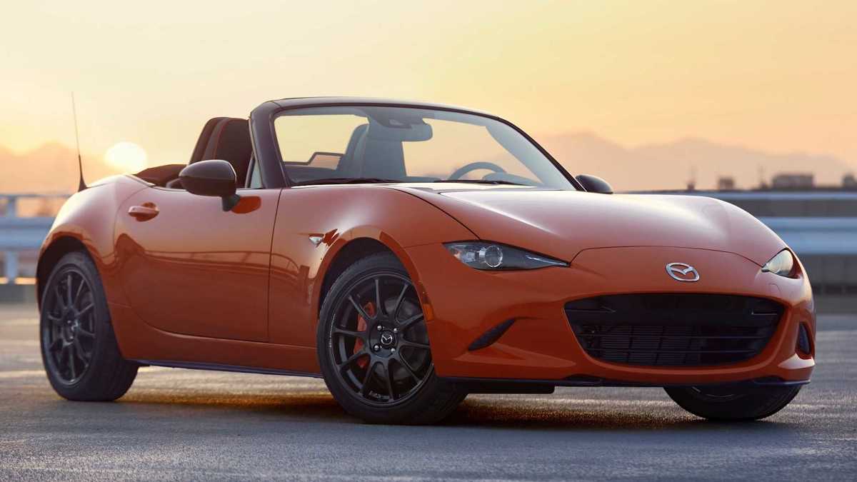 Mazda MX-5 30th Anniversary Edition
Zdecydowano się na pomarańczowe zaciski hamulcowe, pomarańczowe akcenty kolorystyczne na fotelach, tapicerce drzwi bocznych, tablicy wskaźników i lewarku zmiany biegów.
Fot. Mazda Mazda MX-5 30th Anniversary Edition
Zdecydowano się na pomarańczowe zaciski hamulcowe, pomarańczowe akcenty kolorystyczne na fotelach, tapicerce drzwi bocznych, tablicy wskaźników i lewarku zmiany biegów.
Fot. Mazda