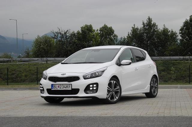 Kia cee’d
Światowy debiut Kia cee'd miał miejsce w 2006 roku. Auto okazało się handlowym hitem koreańskiej marki i wprowadziło ją na nowe tory motoryzacyjnego biznesu. Auto zaprojektowano w europejskim centrum projektowym koreańskiej firmy w Niemczech specjalnie pod kątem europejskiego klienta.
Fot. Wojciech Frelichowski Kia cee’d
Światowy debiut Kia cee'd miał miejsce w 2006 roku. Auto okazało się handlowym hitem koreańskiej marki i wprowadziło ją na nowe tory motoryzacyjnego biznesu. Auto zaprojektowano w europejskim centrum projektowym koreańskiej firmy w Niemczech specjalnie pod kątem europejskiego klienta.
Fot. Wojciech Frelichowski