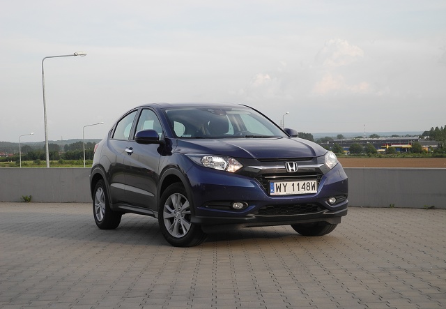 Honda HR-V
Obecnie model HR-V występuje tylko w wersji pięciodrzwiowej i z napędem tylko na przednią oś. Ale za to od swojego poprzednika jest nieco większy.
Fot. Wojciech Frelichowski Honda HR-V
Obecnie model HR-V występuje tylko w wersji pięciodrzwiowej i z napędem tylko na przednią oś. Ale za to od swojego poprzednika jest nieco większy.
Fot. Wojciech Frelichowski