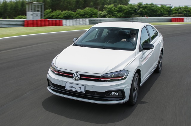 Volkswagen Virtus to czterodrzwiowa wersja modelu Polo. Auto jest produkowane w Brazylii. Fot. Volkswagen Volkswagen Virtus to czterodrzwiowa wersja modelu Polo. Auto jest produkowane w Brazylii. Fot. Volkswagen