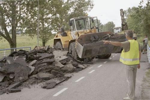 Fot. Przemek Świderski: W drogownictwie drgnęło – drogi są remontowane, a autostrady budowane. Fot. Przemek Świderski: W drogownictwie drgnęło – drogi są remontowane, a autostrady budowane.