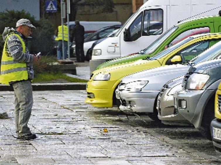 Zmiany na parkingach w Koszalinie. Parkometry zastąpią ludzi Zmiany na parkingach w Koszalinie. Parkometry zastąpią ludzi