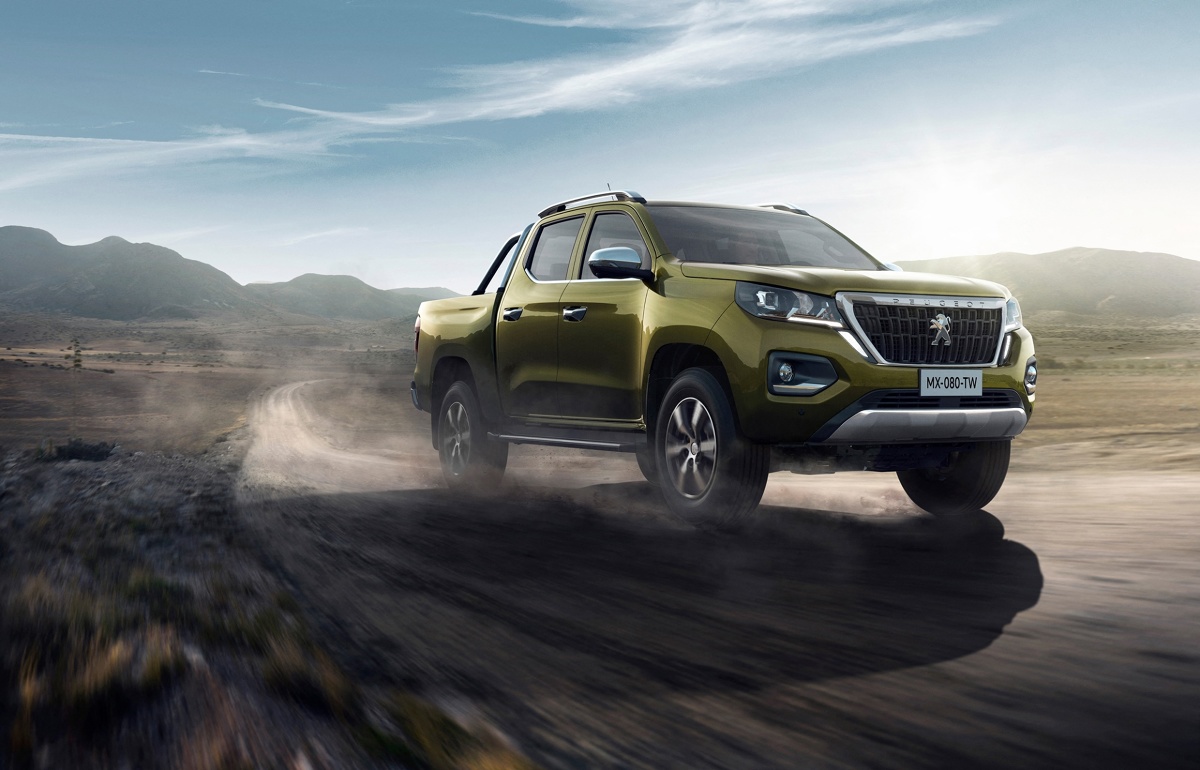 Wygląd zewnętrzny modelu Landtrek wyróżnia się cechami typowymi dla marki Peugeot, m.in. charakterystyczną dużą atrapą chłodnicy. Fot. Peugeot. Wygląd zewnętrzny modelu Landtrek wyróżnia się cechami typowymi dla marki Peugeot, m.in. charakterystyczną dużą atrapą chłodnicy. Fot. Peugeot.