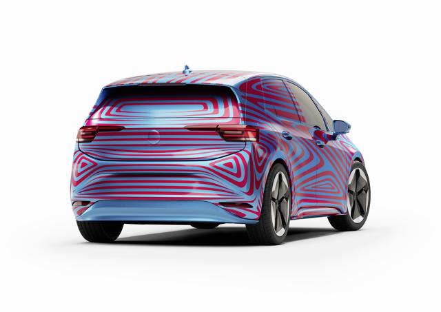 Volkswagen ID.3
W ciągu pierwszych 24 godzin w całej Europie przyjęto ponad 10 000 rezerwacji, a w pierwszym tygodniu zarezerwowanych zostało ponad 15 tysięcy aut – połowa dostępnej edycji.
Fot. Volkswagen Volkswagen ID.3
W ciągu pierwszych 24 godzin w całej Europie przyjęto ponad 10 000 rezerwacji, a w pierwszym tygodniu zarezerwowanych zostało ponad 15 tysięcy aut – połowa dostępnej edycji.
Fot. Volkswagen