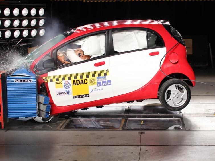 Mitsubishi i-MIEV po testach zderzeniowych ADAC Mitsubishi i-MIEV po testach zderzeniowych ADAC