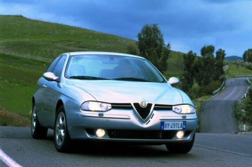 Fot. Alfa Romeo: Alfę Romeo 156 sedan zaprezentowano jesienią 1997 r., do Polski model ten trafił w następnym roku. Fot. Alfa Romeo: Alfę Romeo 156 sedan zaprezentowano jesienią 1997 r., do Polski model ten trafił w następnym roku.