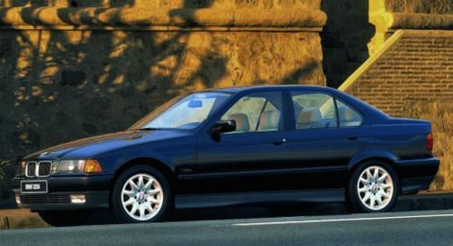 Fot. BMW: BMW serii 3 drugiej generacji (E 36) produkowano w latach 1990- 1998. Najpopularniejszą wersją nadwoziową dostępną na rynku aut używanych jest sedan. Fot. BMW: BMW serii 3 drugiej generacji (E 36) produkowano w latach 1990- 1998. Najpopularniejszą wersją nadwoziową dostępną na rynku aut używanych jest sedan.