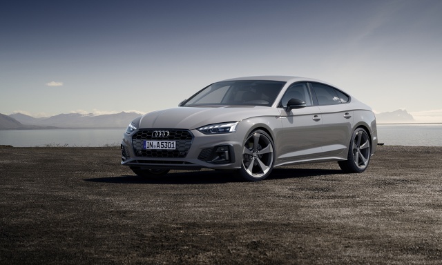 Audi A5 

Audi wprowadza do produkcji zmodernizowaną rodzinę modelu A5. W nowej stylistyce pojawią się wersje Sportback, Coupe oraz Cabriolet. Nadwozia będą bardziej dynamiczne, system MMI Touch będzie działać według nowej koncepcji. Nowości kryją się również w napędzie auta.

Fot. Audi