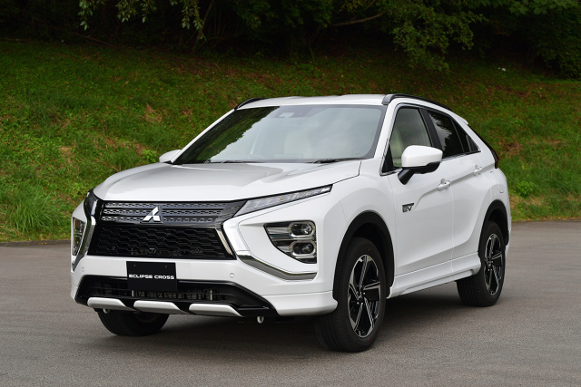 Firma Mitsubishi Motors Corporation (MMC) zaprezentowała właśnie odnowiony model SUVa Eclipse Cross. Model ten będzie w Europie oferowany z hybrydowym układem napędowym plug-in (PHEV).
Fot. Mitsubishi Firma Mitsubishi Motors Corporation (MMC) zaprezentowała właśnie odnowiony model SUVa Eclipse Cross. Model ten będzie w Europie oferowany z hybrydowym układem napędowym plug-in (PHEV).
Fot. Mitsubishi