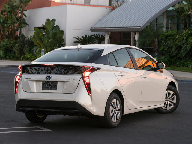 Toyota prius iv