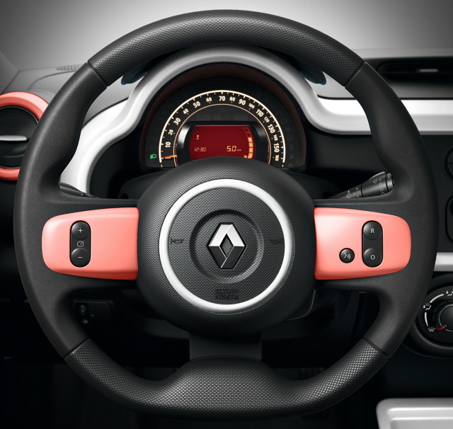 Renault Twingo Hipanema
Edycja specjalna opiera się na wersji wyposażenia ZEN. Do dyspozycji jest m.in. klimatyzacja, nawigacja oraz kamera cofania.
Fot. Renault Renault Twingo Hipanema
Edycja specjalna opiera się na wersji wyposażenia ZEN. Do dyspozycji jest m.in. klimatyzacja, nawigacja oraz kamera cofania.
Fot. Renault