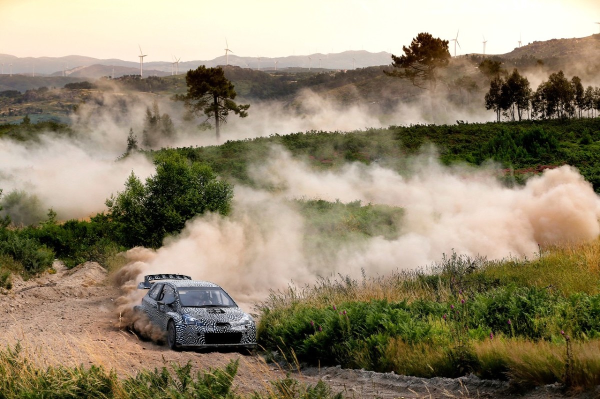 Toyota Yaris WRC
Łącznie prototyp ma za sobą już ponad 5000 km. Zespół pod kierownictwem Tommiego Mäkinena pracował nad nowym samochodem przez 9 miesięcy.
Fot. Toyota Toyota Yaris WRC
Łącznie prototyp ma za sobą już ponad 5000 km. Zespół pod kierownictwem Tommiego Mäkinena pracował nad nowym samochodem przez 9 miesięcy.
Fot. Toyota