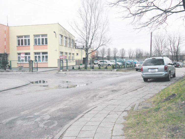 Zaparkujesz przed szkołą w Miastku, to zapłacisz Zaparkujesz przed szkołą w Miastku, to zapłacisz
