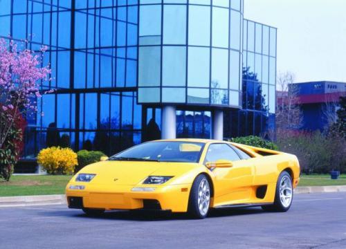 fot. Lamborghini: Diablo (1990-2001) jak łatwo zgadnąć z hiszp. "diabeł". Byk ów stoczył w 1869 r. w Madrycie jeden z najdramatyczniejszych pojedynków w dziejach corridy. Lamborghini Diablo okrzyknięto "najszybszym samochodem świata". Z silnikiem V12 o po fot. Lamborghini: Diablo (1990-2001) jak łatwo zgadnąć z hiszp. "diabeł". Byk ów stoczył w 1869 r. w Madrycie jeden z najdramatyczniejszych pojedynków w dziejach corridy. Lamborghini Diablo okrzyknięto "najszybszym samochodem świata". Z silnikiem V12 o po