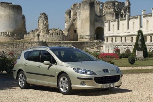 Fot. Peugeot: Peugeot 407 SW ma nowoczesną linię nadwozia. Objętość bagażnika wynosi 448 l. Fot. Peugeot: Peugeot 407 SW ma nowoczesną linię nadwozia. Objętość bagażnika wynosi 448 l.