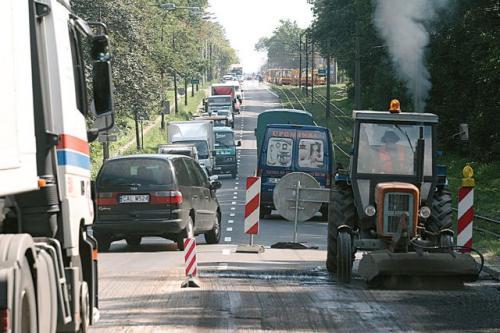 Fot. Łukasz Grochala W Polsce trzeba natychmiast remontować 9100 km. O paraliżu komunikacyjnym nie może być mowy, bowiem na naprawy dróg nie ma pieniędzy. Fot. Łukasz Grochala W Polsce trzeba natychmiast remontować 9100 km. O paraliżu komunikacyjnym nie może być mowy, bowiem na naprawy dróg nie ma pieniędzy.