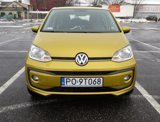 Volkswagen up! facelifting
Trzeba wprawnego oka żeby od razu zauważyć to co ostatnio zmieniono w wyglądzie najmniejszego z Volkswagenów. Znacznie łatwiej dostrzec różnice, gdy zajrzymy do wnętrza. Lifting na szczęście nie zmienił charakteru tego modelu, a wręcz odwrotnie.
fot. Marek Perczak Volkswagen up! facelifting
Trzeba wprawnego oka żeby od razu zauważyć to co ostatnio zmieniono w wyglądzie najmniejszego z Volkswagenów. Znacznie łatwiej dostrzec różnice, gdy zajrzymy do wnętrza. Lifting na szczęście nie zmienił charakteru tego modelu, a wręcz odwrotnie.
fot. Marek Perczak