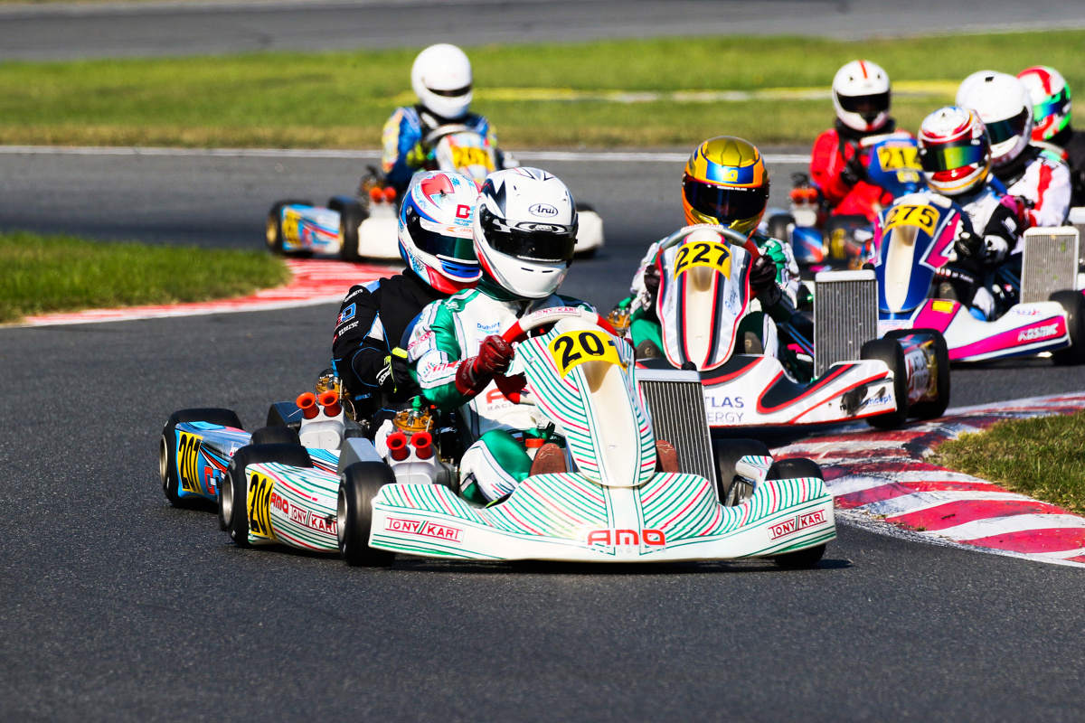 Sezon kartingowy w kraju powoli dobiega końca. Kartodrom Bydgoszcz gościł uczestników siódmej, ostatniej rundy serii Rok Cup Poland. Na pięknie położonym nad Brdą torze, zawodnicy i zawodniczki walczyli nie tylko o najwyższe lokaty w Pucharze, ale także o nominacje do Rok Cup Superfinal 2021, który odbędzie się we włoskim Lonato.
Fot. Joanna Lenart Sezon kartingowy w kraju powoli dobiega końca. Kartodrom Bydgoszcz gościł uczestników siódmej, ostatniej rundy serii Rok Cup Poland. Na pięknie położonym nad Brdą torze, zawodnicy i zawodniczki walczyli nie tylko o najwyższe lokaty w Pucharze, ale także o nominacje do Rok Cup Superfinal 2021, który odbędzie się we włoskim Lonato.
Fot. Joanna Lenart