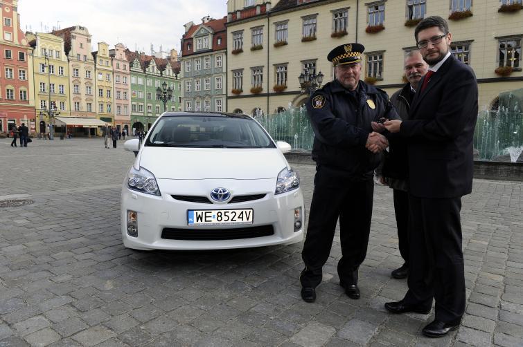 Toyota Prius dla wrocławskich strażników Toyota Prius dla wrocławskich strażników