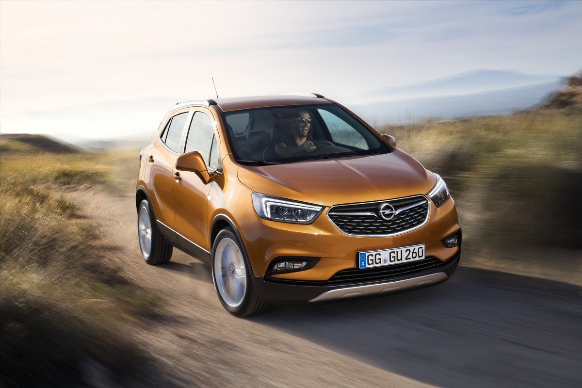 Silnik 1.4 Direct Injection Turbo nowej generacji, o mocy 112 kW/152 KM, zadebiutował niedawno w nowej Astrze. W modelu Mokka X będzie współpracował z sześciobiegową przekładnią automatyczną, systemem Start/Stop i adaptacyjnym napędem na wszystkie koła. Fot. Opel Silnik 1.4 Direct Injection Turbo nowej generacji, o mocy 112 kW/152 KM, zadebiutował niedawno w nowej Astrze. W modelu Mokka X będzie współpracował z sześciobiegową przekładnią automatyczną, systemem Start/Stop i adaptacyjnym napędem na wszystkie koła. Fot. Opel