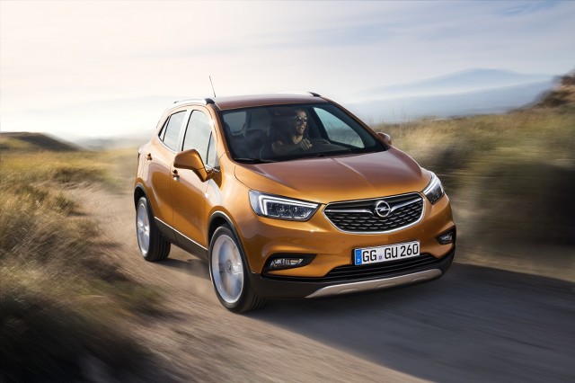 Silnik 1.4 Direct Injection Turbo nowej generacji, o mocy 112 kW/152 KM, zadebiutował niedawno w nowej Astrze. W modelu Mokka X będzie współpracował z sześciobiegową przekładnią automatyczną, systemem Start/Stop i adaptacyjnym napędem na wszystkie koła. Fot. Opel Silnik 1.4 Direct Injection Turbo nowej generacji, o mocy 112 kW/152 KM, zadebiutował niedawno w nowej Astrze. W modelu Mokka X będzie współpracował z sześciobiegową przekładnią automatyczną, systemem Start/Stop i adaptacyjnym napędem na wszystkie koła. Fot. Opel