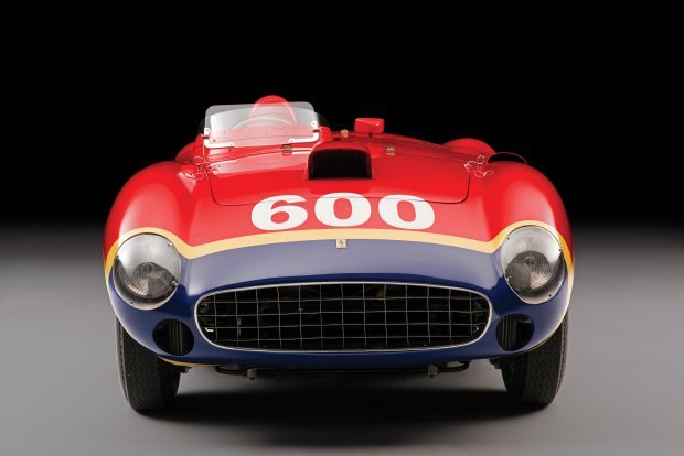 Powstały tylko 4 egzemplarze auta. Za napęd Ferrari 290 MM odpowiada widlasty silnik V12 o pojemności 3.5 litra. Jednostka dostarcza 320 KM mocy / Fot. RM Sotheby's Powstały tylko 4 egzemplarze auta. Za napęd Ferrari 290 MM odpowiada widlasty silnik V12 o pojemności 3.5 litra. Jednostka dostarcza 320 KM mocy / Fot. RM Sotheby's