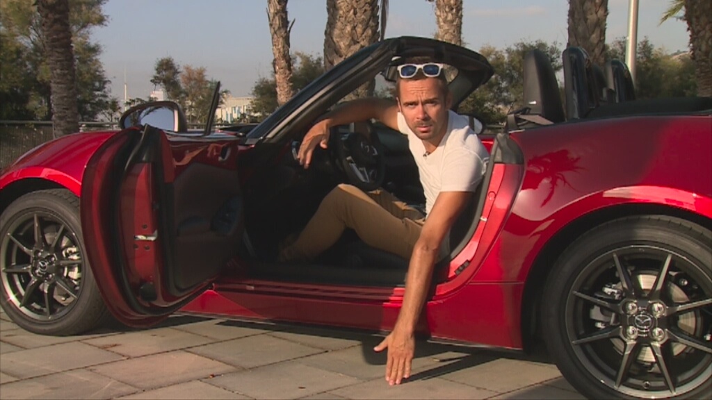 TVN Turbo/x-news
Czwarta generacja Mazdy MX-5 została stworzona w myśl filozofii grama. Tam, gdzie dało się obniżyć wagę samochodu, zrobiono to, na przykład przy rozkładaniu dachu. Oprócz lekkości auto świetnie się prowadzi, i jak na roadstery, jest niedrogie. TVN Turbo/x-news
Czwarta generacja Mazdy MX-5 została stworzona w myśl filozofii grama. Tam, gdzie dało się obniżyć wagę samochodu, zrobiono to, na przykład przy rozkładaniu dachu. Oprócz lekkości auto świetnie się prowadzi, i jak na roadstery, jest niedrogie.