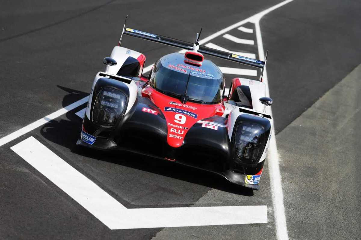 Trzy samochody, dziewięciu kierowców i do przejechania około 5000 km w ciągu doby. Toyota w tym roku jest gotowa, by wreszcie wygrać w legendarnym 24-godzinnym wyścigu w Le Mans. Rywalizacja rozpocznie się 17 czerwca. 

Fot. Toyota 