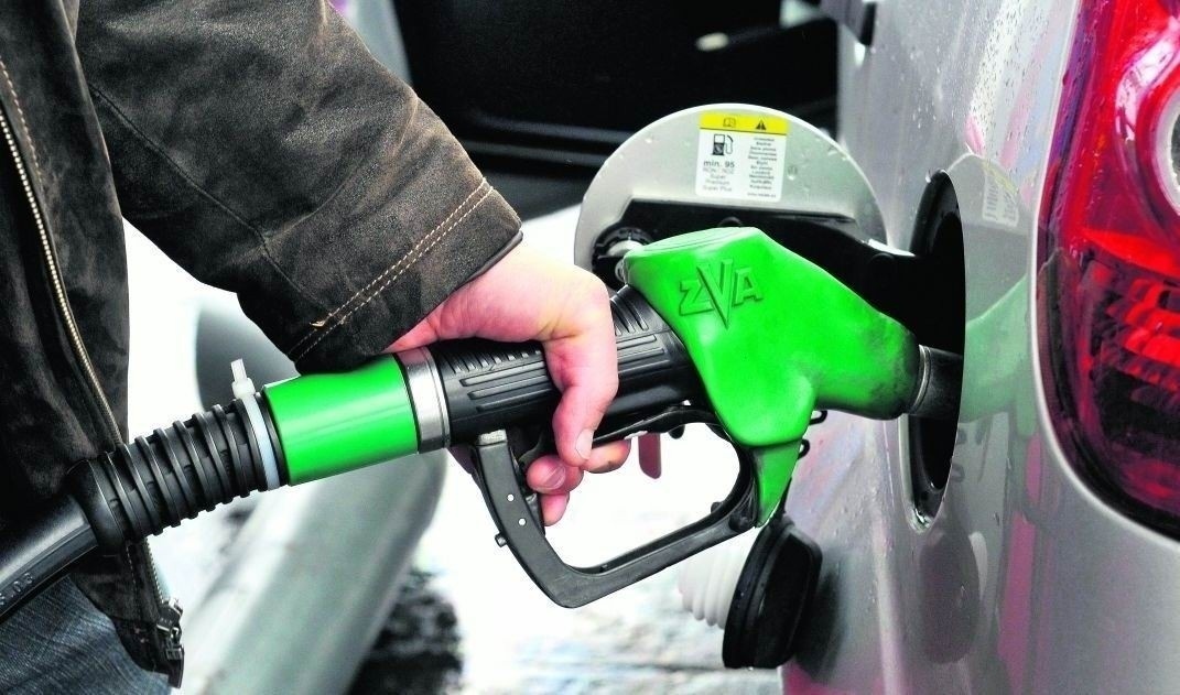 Ceny paliw nadal spadają. Jakie prognozy na początek 2015