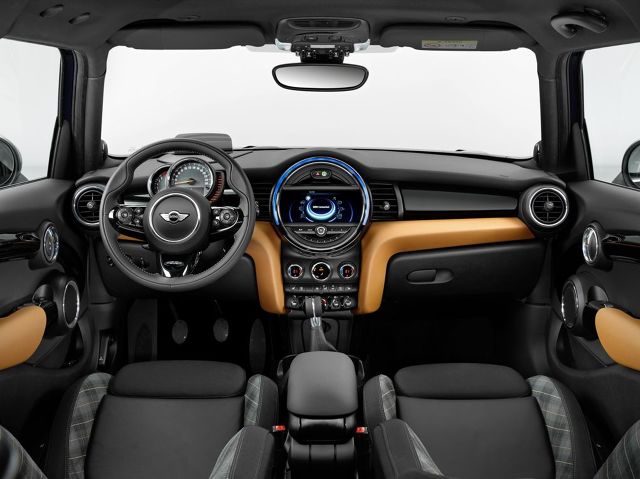 Mini Seven
Nazwą auto nawiązuje do modelu Austin Seven od którego rozpoczęto produkcję klasycznych Mini w 1959 roku. Samochód posiada 17-calowe obręcze kół i specjalne malowanie.
Fot. Mini Mini Seven
Nazwą auto nawiązuje do modelu Austin Seven od którego rozpoczęto produkcję klasycznych Mini w 1959 roku. Samochód posiada 17-calowe obręcze kół i specjalne malowanie.
Fot. Mini
