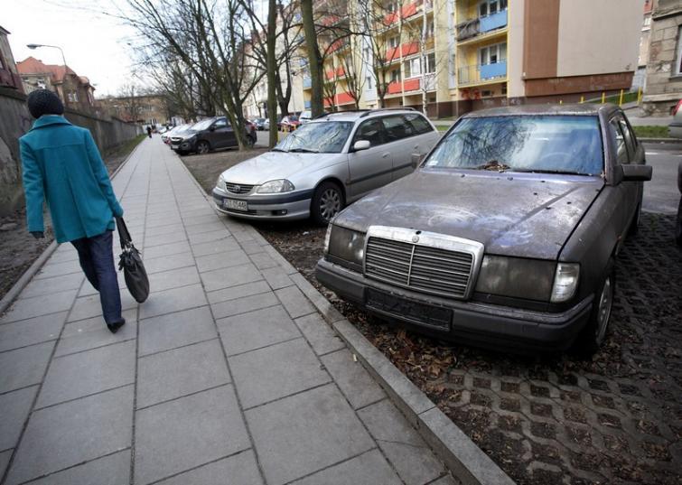 Problem z parkowaniem przy szpitalu na Pomorzanach w Szczecinie Problem z parkowaniem przy szpitalu na Pomorzanach w Szczecinie